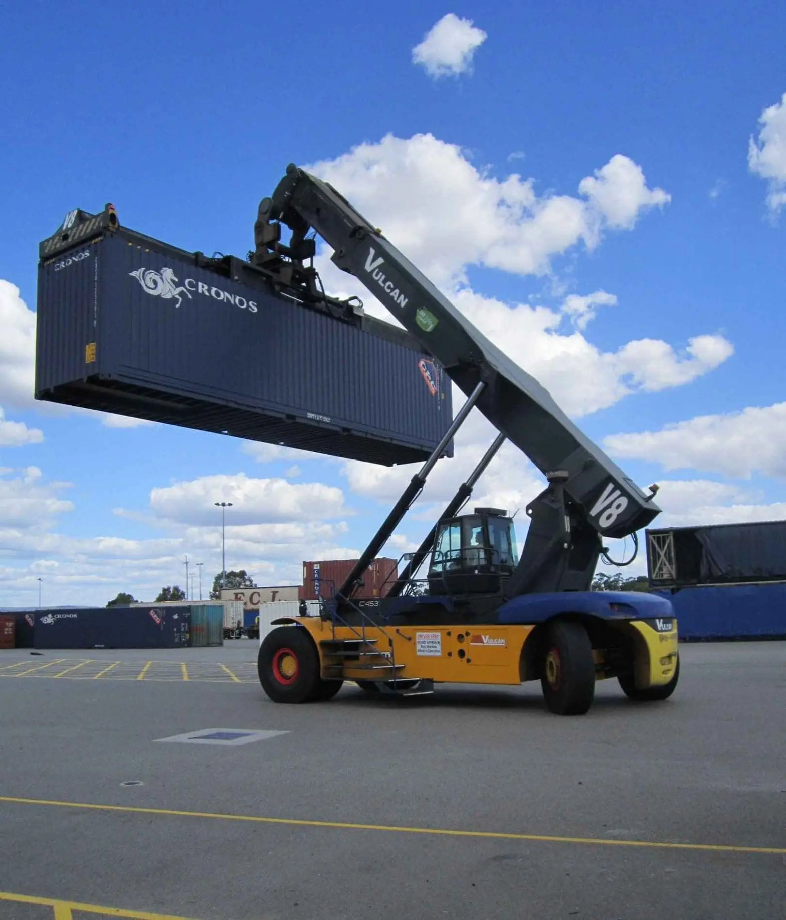 MULTIPLE LINDE REACH STACKERS FROM 0,000 + GST