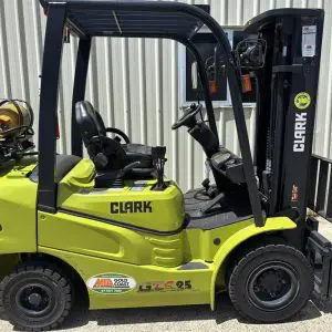 Very Keen Low Hour Clark 2.5T Forklift