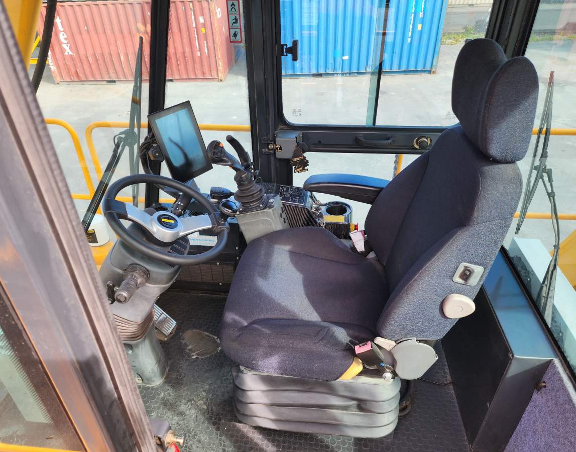 2020 Remanufactured Omega RS70 33R Reach Stacker image 4