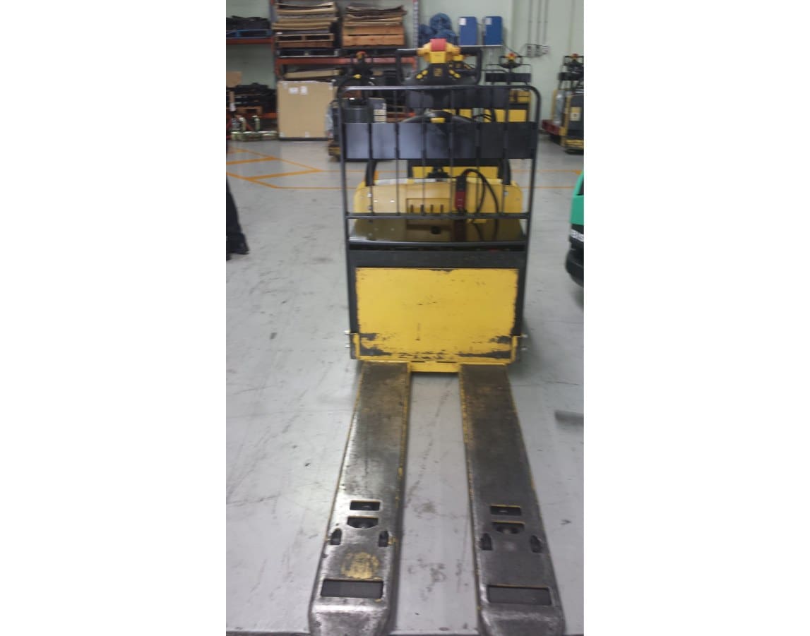 Used End Rider Pallet Movers for Sale or Hire image 4