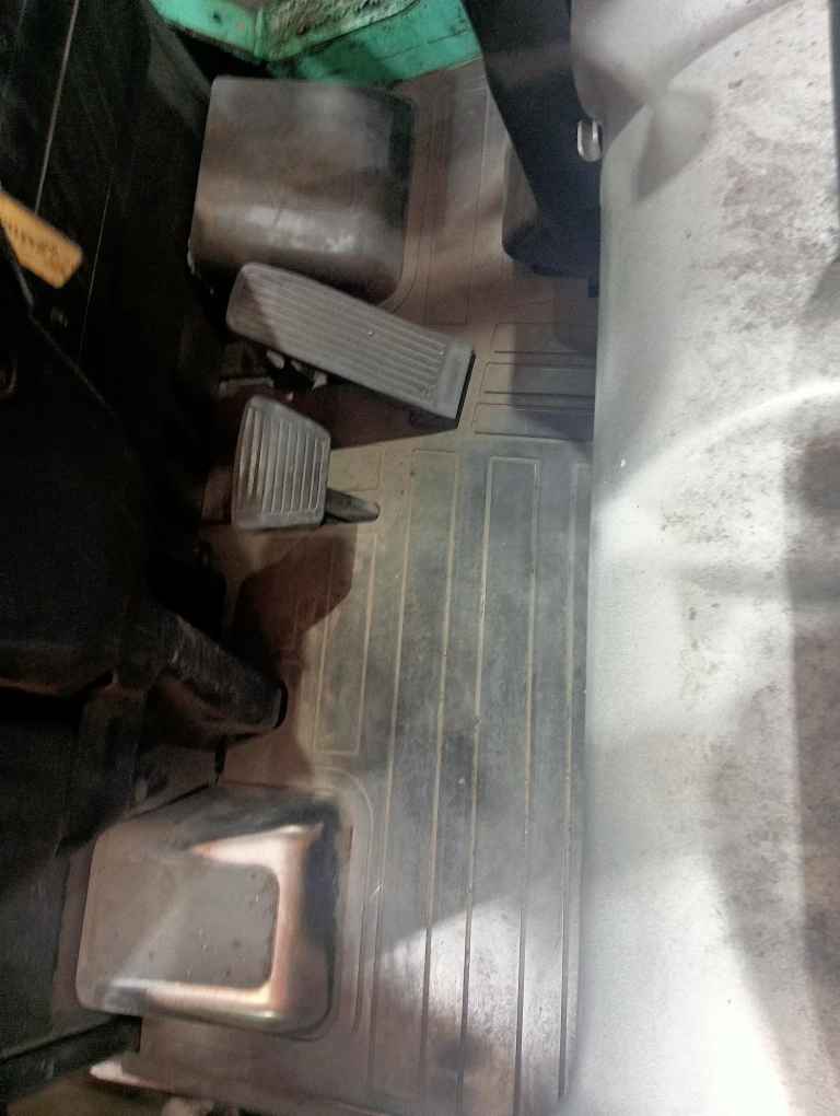 Nissan G1N1L18HQ 6.5m Electric Three Wheel Forklift image 5