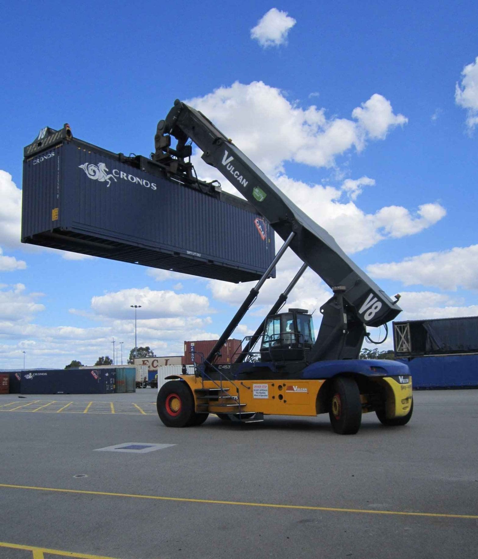 MULTIPLE LINDE REACH STACKERS FROM 0,000 + GST