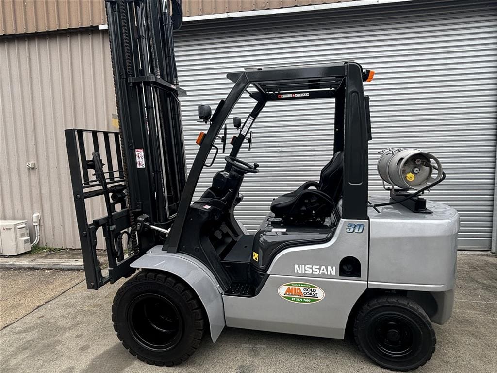 Awesome Fully Refurbished Nissan Forklift for Sale image 2
