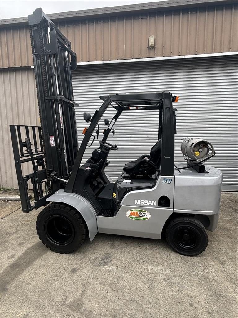 Awesome Fully Refurbished Nissan Forklift for Sale image 3