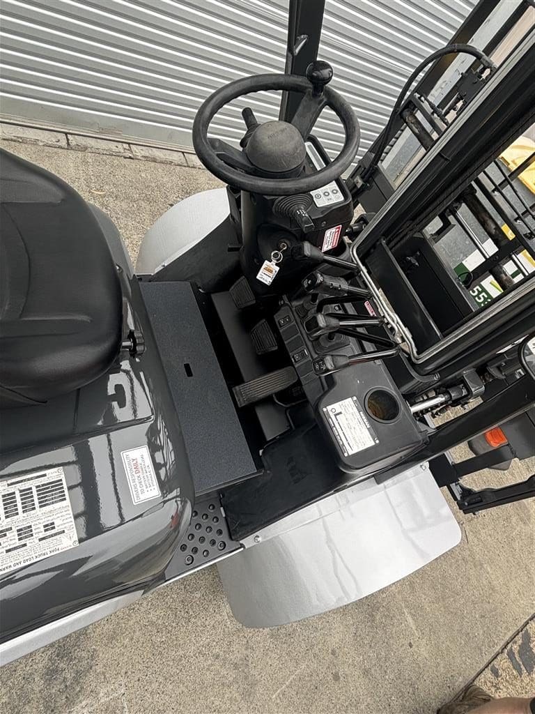 Awesome Fully Refurbished Nissan Forklift for Sale image 9