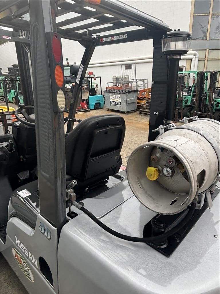 Awesome Fully Refurbished Nissan Forklift for Sale image 14