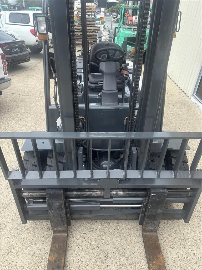 Refurbished 4T Forklift for Sale image 4