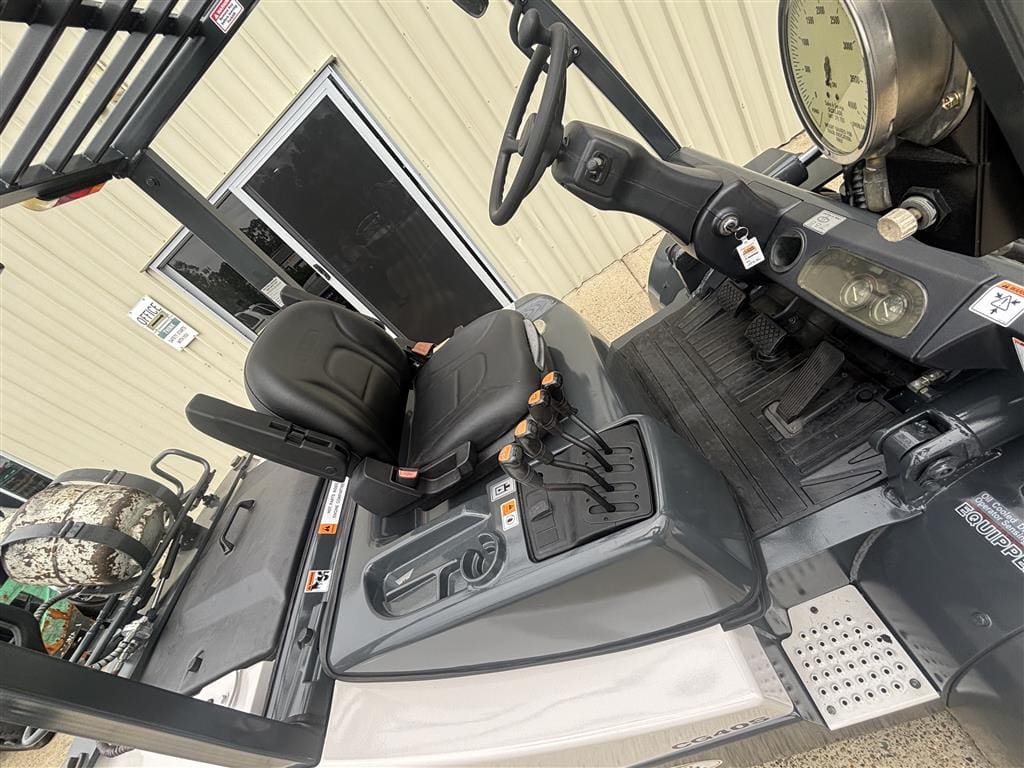 Refurbished 4T Forklift for Sale image 6