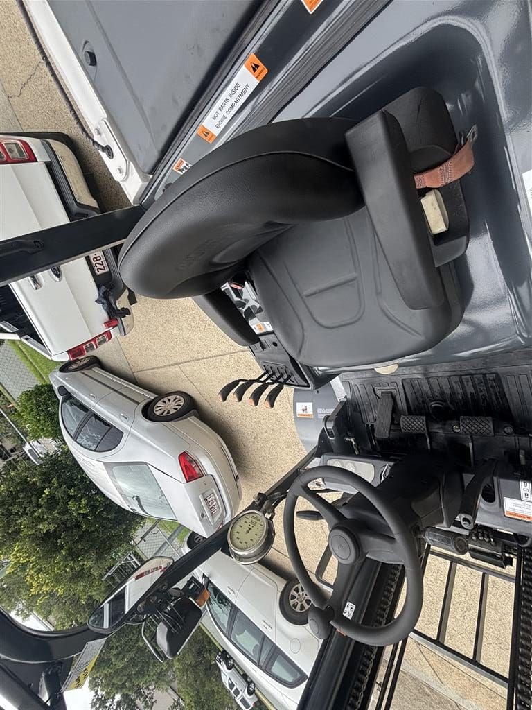 Refurbished 4T Forklift for Sale image 7