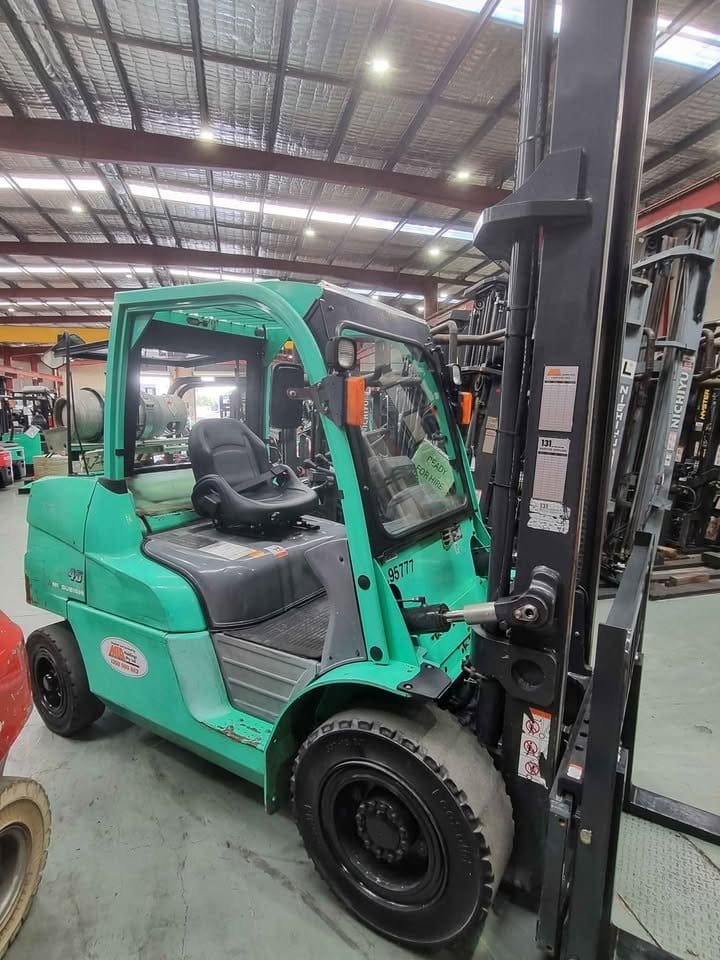 Mitsubishi FG45 4.5 Tonne LPG Forklift for Sale image 3