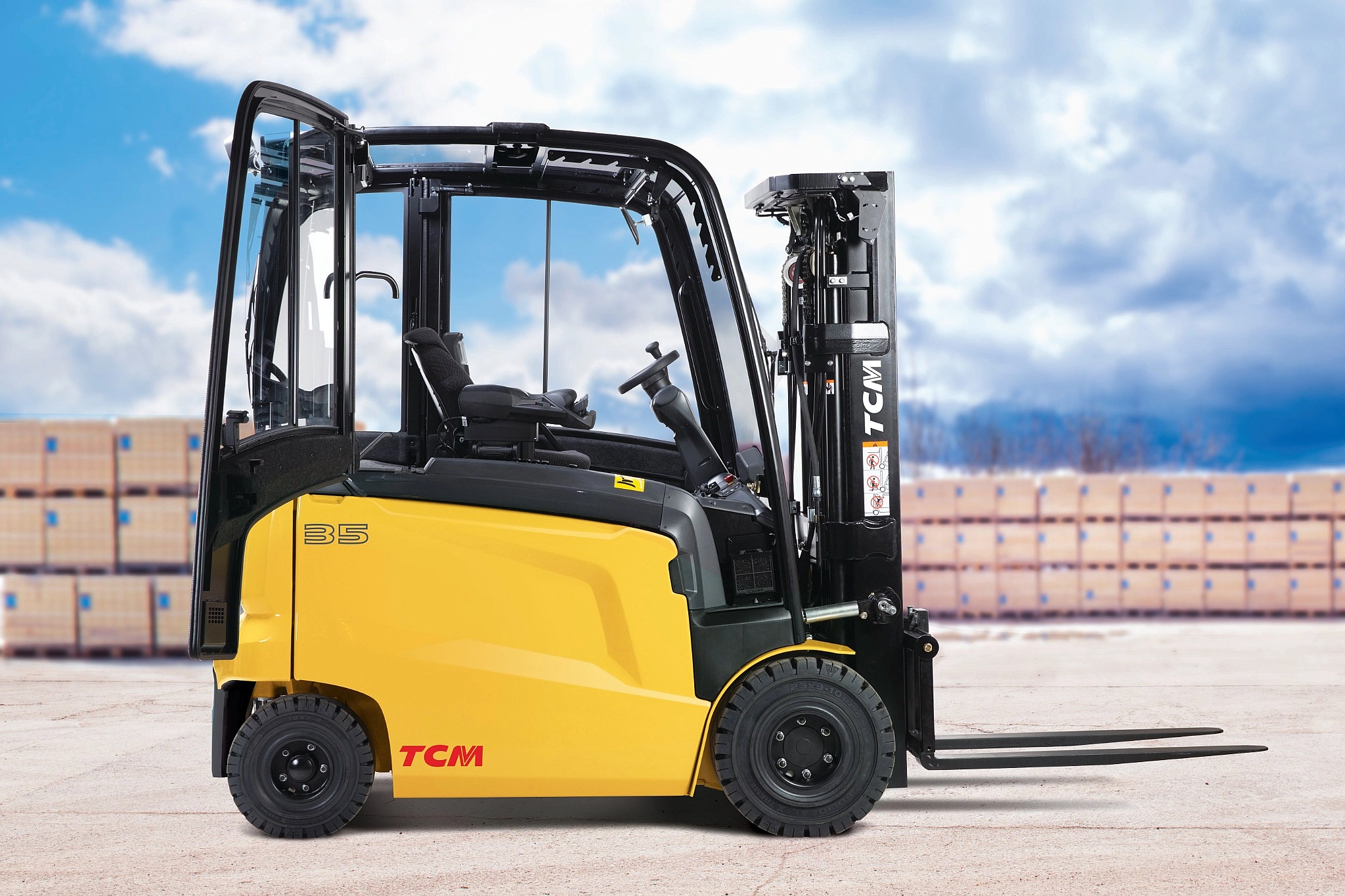 TCM electric forklift outdoor product image